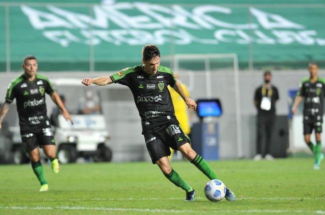 Fotos do jogo entre Amrica e Atltico-GO, no Independncia, em BH, pela 33 rodada do Campeonato Brasileiro de 2021