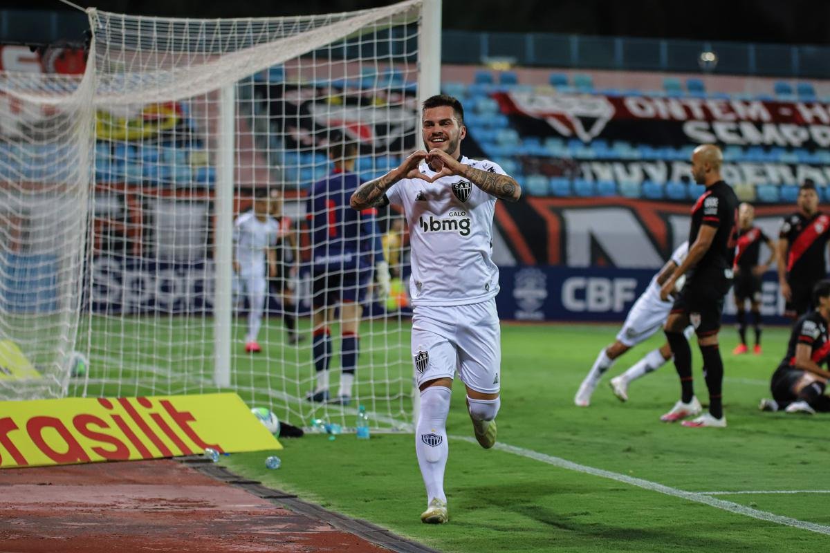 Atltico venceu Atltico-GO por 4 a 3, com gols de Keno (3) e Nathan. Time assumiu liderana do Brasileiro, com 21 pontos