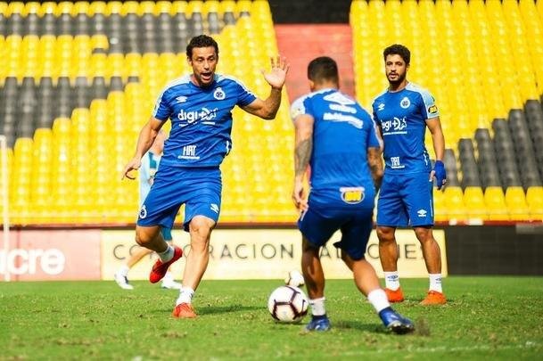 Fotos do treino do Cruzeiro no Estádio Monumental Isidro Romero Carbo, em Guayaquil