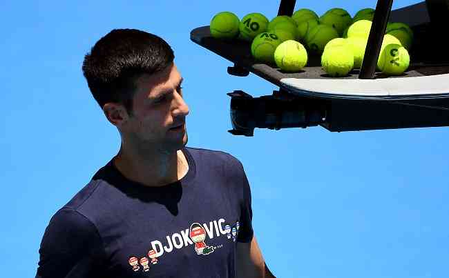 Djokovic chegou à Austrália na semana passada com uma isenção médica concedida pelos organizadores do torneio