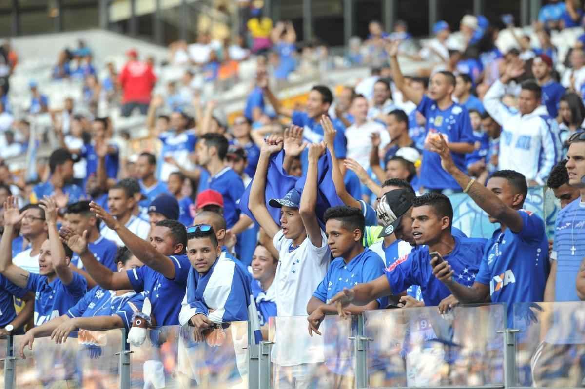 Torcedores de Cruzeiro e Botafogo, no Mineiro, em duelo pela 19 rodada do Brasileiro