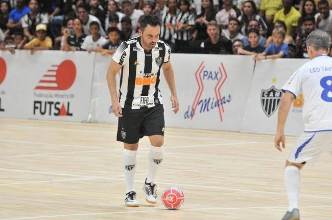 Jogo festivo e solid�rio reuniu craques do futsal mineiro em BH