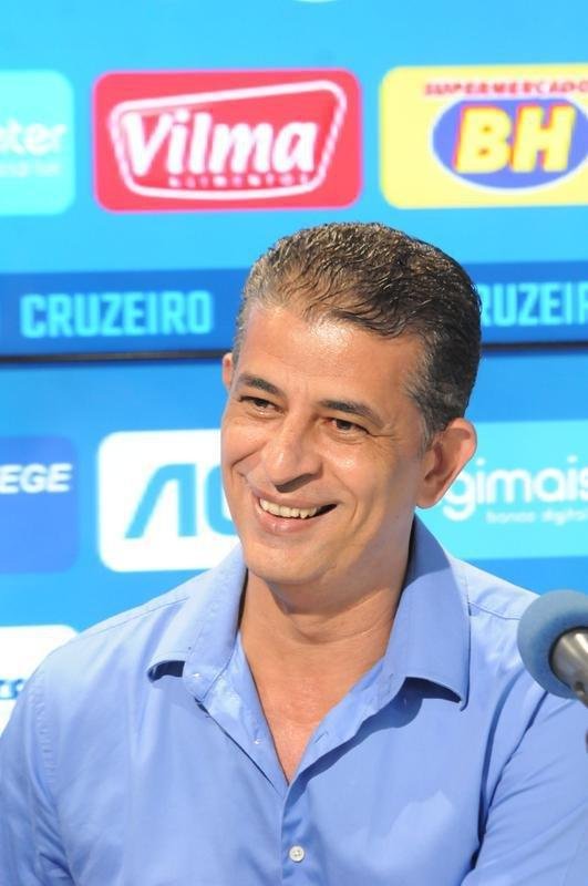 Fotos da apresentao do atacante Marcelo Moreno como novo reforo do Cruzeiro para 2020. Duante entrevista, jogador foi acompanhado pela esposa Marilisy Antonelli e pela filha, Maria Clara