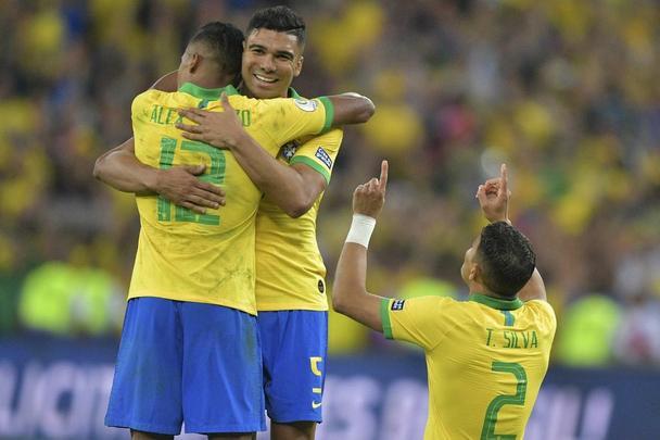 Seleção Brasileira derrota Peru por 3 a 1, conquista Copa América e ergue a taça no Maracanã; veja as fotos da festa do Brasil
