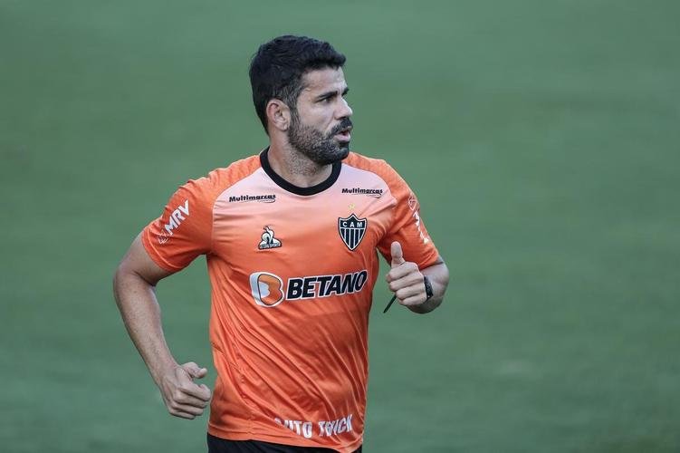 Com Guilherme Arana de volta, Cuca comanda atividade na Cidade do Galo
