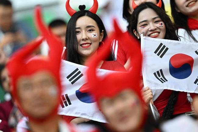 Torcedores de Coreia do Sul e Gana na partida pelo Grupo H da Copa do Mundo do Catar