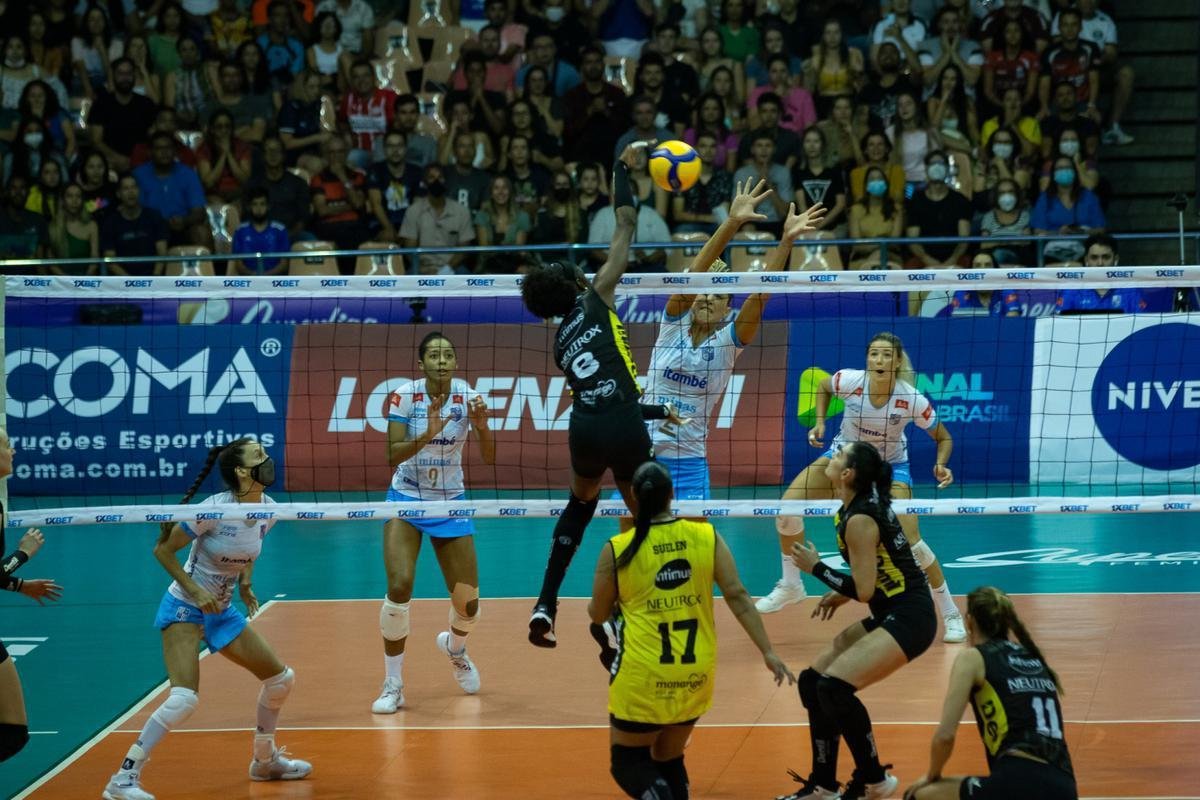 Minas venceu por 3 sets a 1 e saiu na frente do Praia na deciso da Superliga