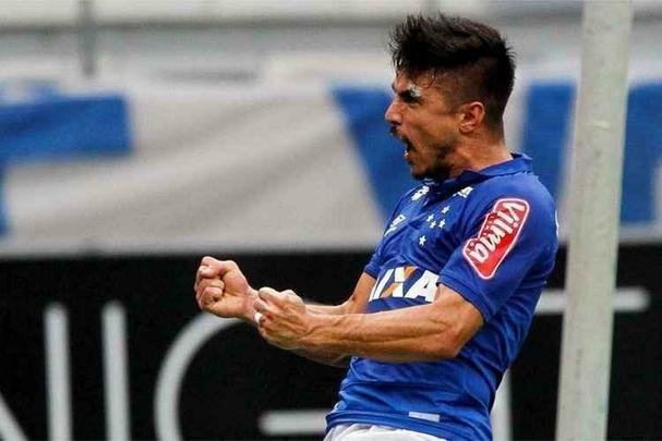 Willian (2013): emprestado pelo Metalist da Ucrnia em julho de 2013, Willian marcou 15 gols em 61 jogos at ser adquirido em definitivo em julho de 2014 (3,5 milhes de euros). Com contrato longo, o 'Bigode' virou xod dos torcedores e foi pea importante no bicampeonato brasileiro. Entretanto, passou em branco em vrias partidas de sua ltima temporada e acabou envolvido em troca com o Palmeiras por Robinho. Em trs anos e meio de Cruzeiro, Willian fez 40 gols em 185 partidas. Pelo Verdo em 2017, balanou as redes 17 vezes em 52 apresentaes.