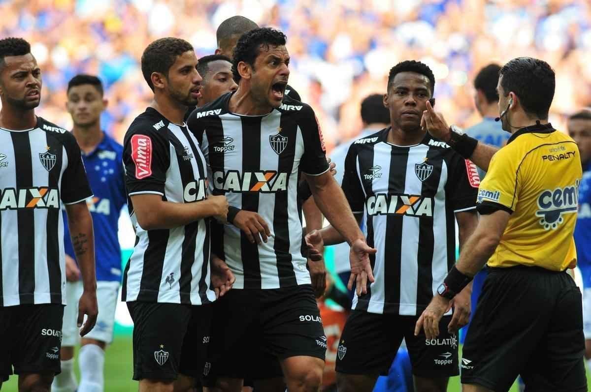 Fred foi expulso aos 25 do primeiro tempo aps dar soco em zagueiro Manoel, do Cruzeiro