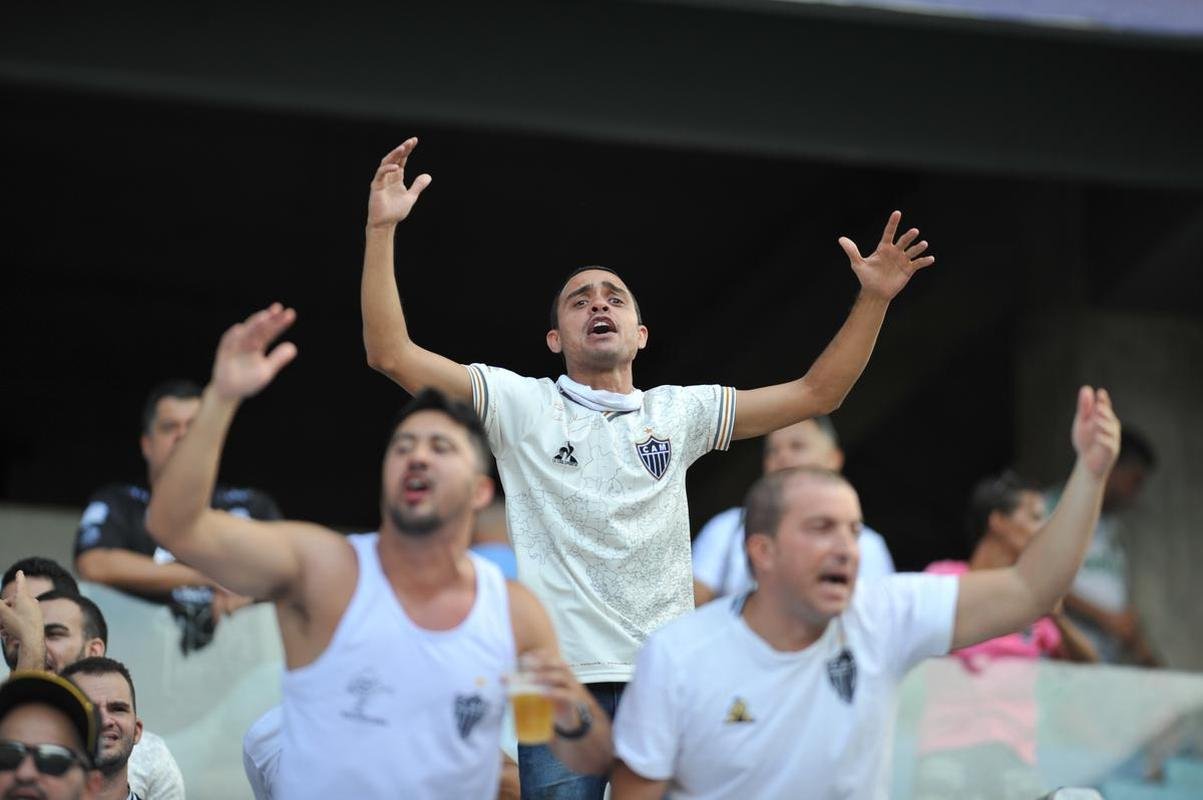 Fotos das torcidas de Atltico e Flamengo na Arena Pantanal, em Cuiab, durante a final da Supercopa do Brasil
