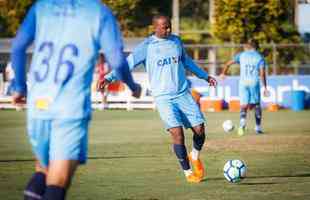 Cruzeiro encerrou preparao para jogo com Palmeiras em treino fechado na Toca da Raposa II