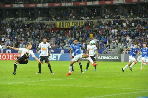 Fotos de Cruzeiro x Corinthians, no Mineiro, pela oitava rodada do Campeonato Brasileiro