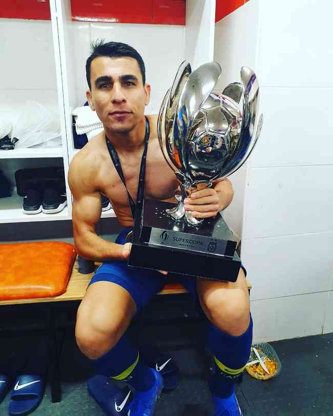 Zagueiro foi campeo com o Boca Juniors do Campeonato Argentino e da Supercopa