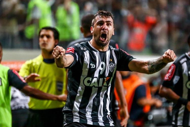 Copa Libertadores de 2016: Atltico 2 x 1 Racing - Depois do empate sem gols na Argentina, o Galo precisava da vitria no Independncia. E ela veio, com show de Lucas Pratto, que deu assistncia para gol de Carlos e marcou de cabea para garantir a classificao - no jogo ele fez de tudo, inclusive desperdiar um pnalti, e saiu ovacionado do Horto.