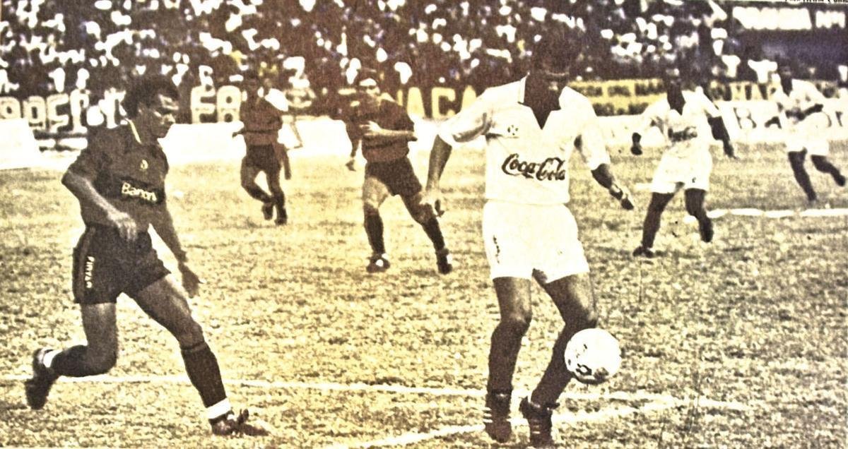 Ainda em 1991, a Kyalami passou a vestir o Nutico e seguiu no clube at 1995. Na foto, o modelo na cor branca usado em 1992