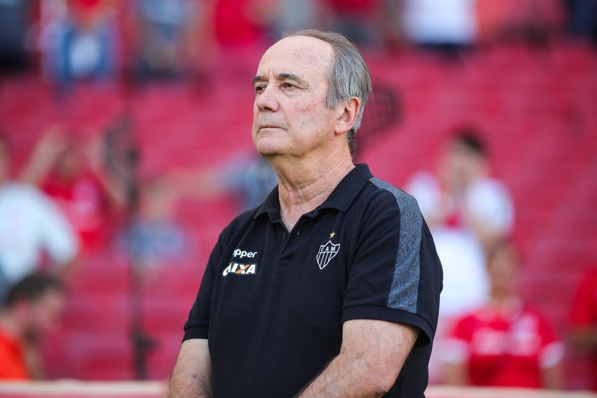 Galo derrotou Internacional no Beira-Rio com gols de Cazares e Terans; D'Alessandro descontou de pnalti