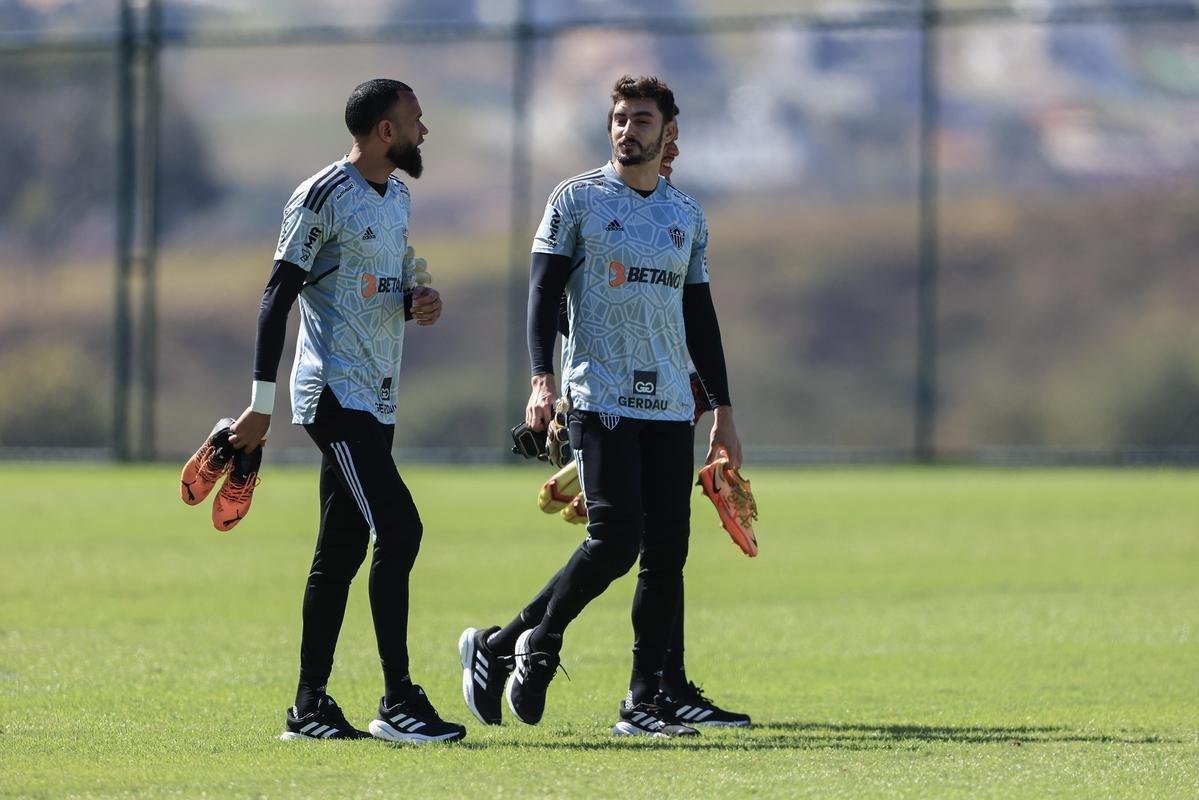 Nesta quinta-feira (28), o Atltico realizou o terceiro treino na Cidade do Galo aps o retorno de Cuca. Durante a atividade, o treinador conversou com o presidente do clube, Srgio Coelho.