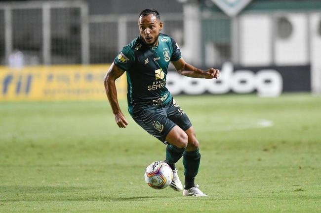 Felipe Augusto, atacante, contratado no perodo em que Conceio treinou o Amrica