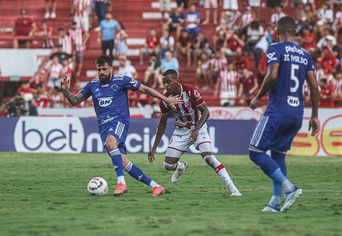 Fotos de Nutico x Cruzeiro no estdio dos Aflitos, em Recife, pela 7 rodada da Srie B
