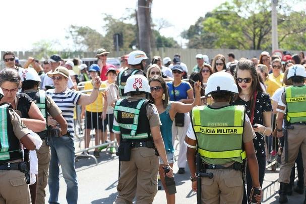 Mineiro ficou colorido nesta quarta-feira com camisas de clubes e selees em duelo da Olimpada