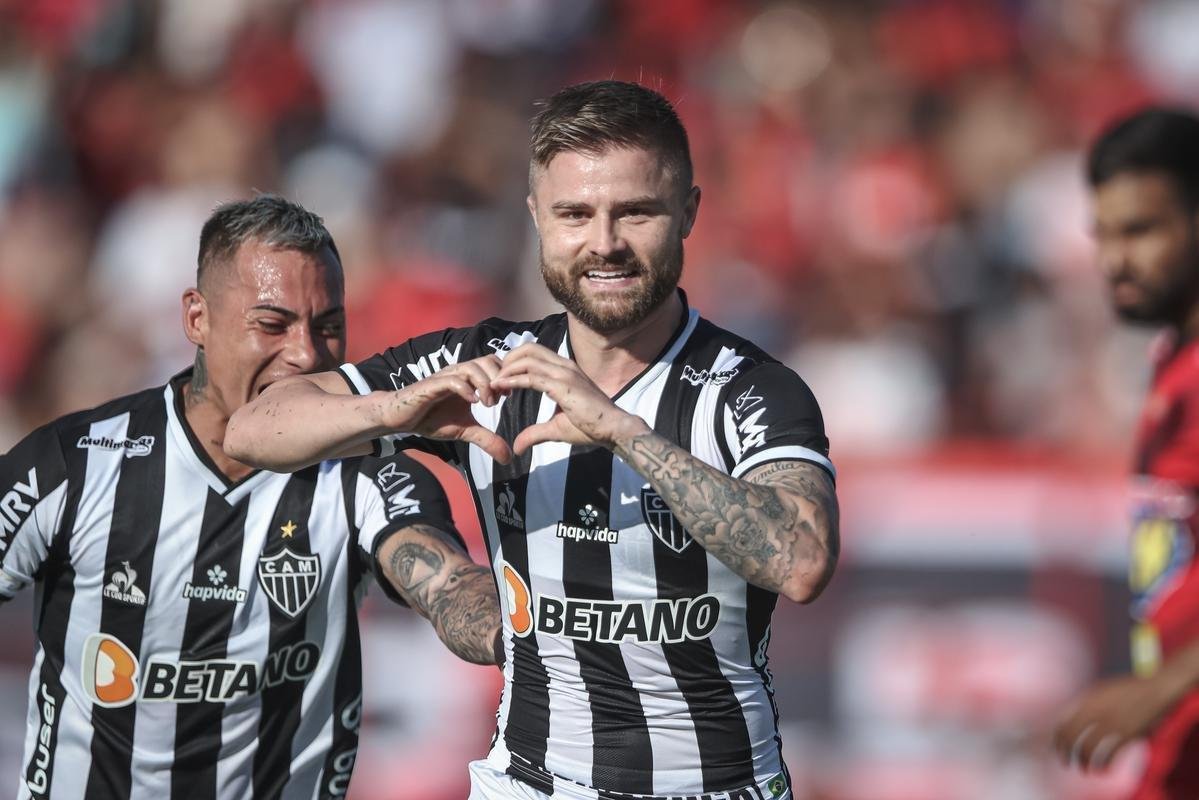 Fotos do jogo entre Pouso Alegre e Atltico, pelo Mineiro