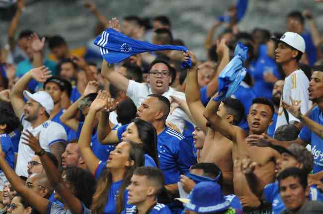 10th Cruzeiro 1 x 0 Londrina - 14,074 fans, at Mineirão, for the 4th round of Serie B;  income of BRL 316,889.00