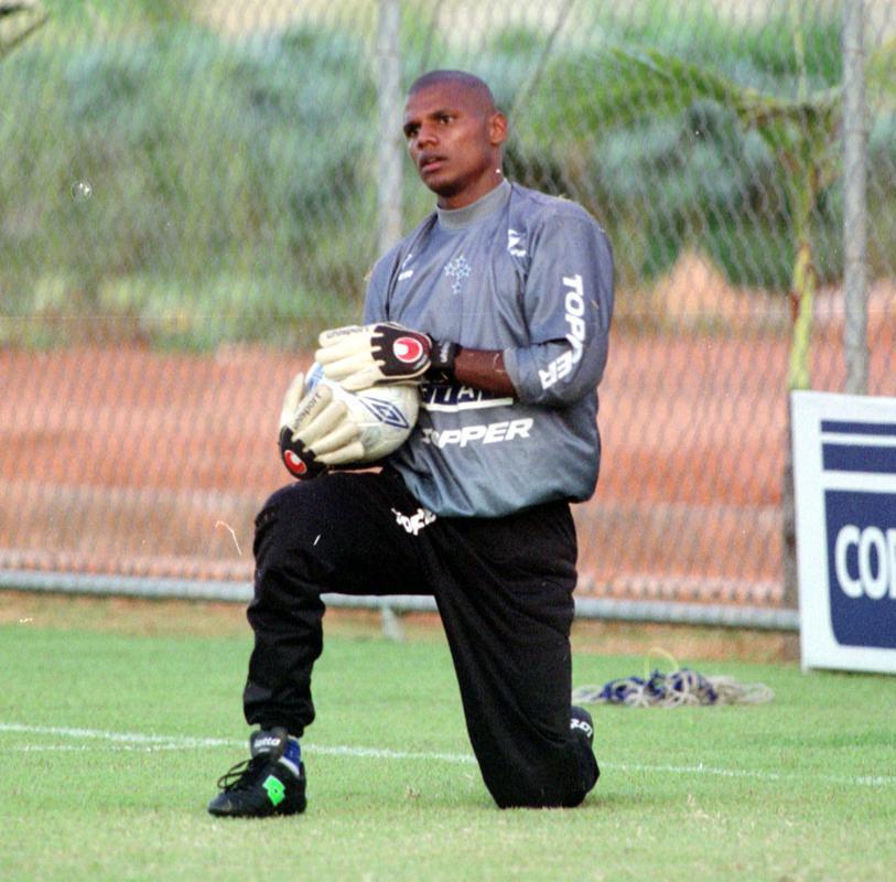 Jfferson foi revelado no Cruzeiro e acabou lanado por Felipo como titular em 2000, j que Andr Doring tinha se lesionado no joelho. Ficou no clube at 2002 e fez 70 partidas. O goleiro marcou poca posteriormente no Botafogo.