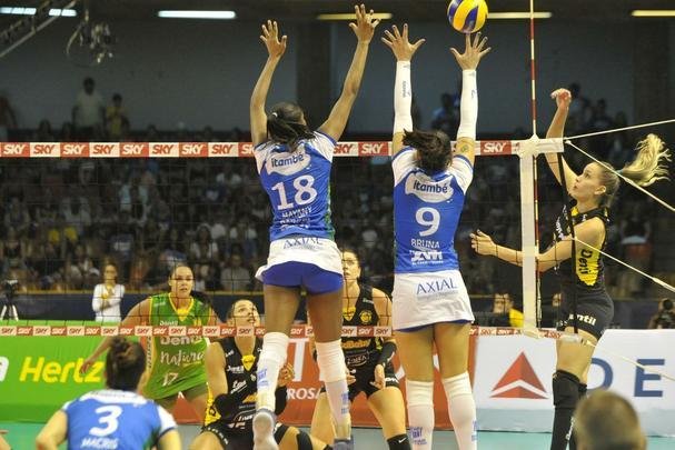 Minas x Praia: veja fotos da primeira partida da final