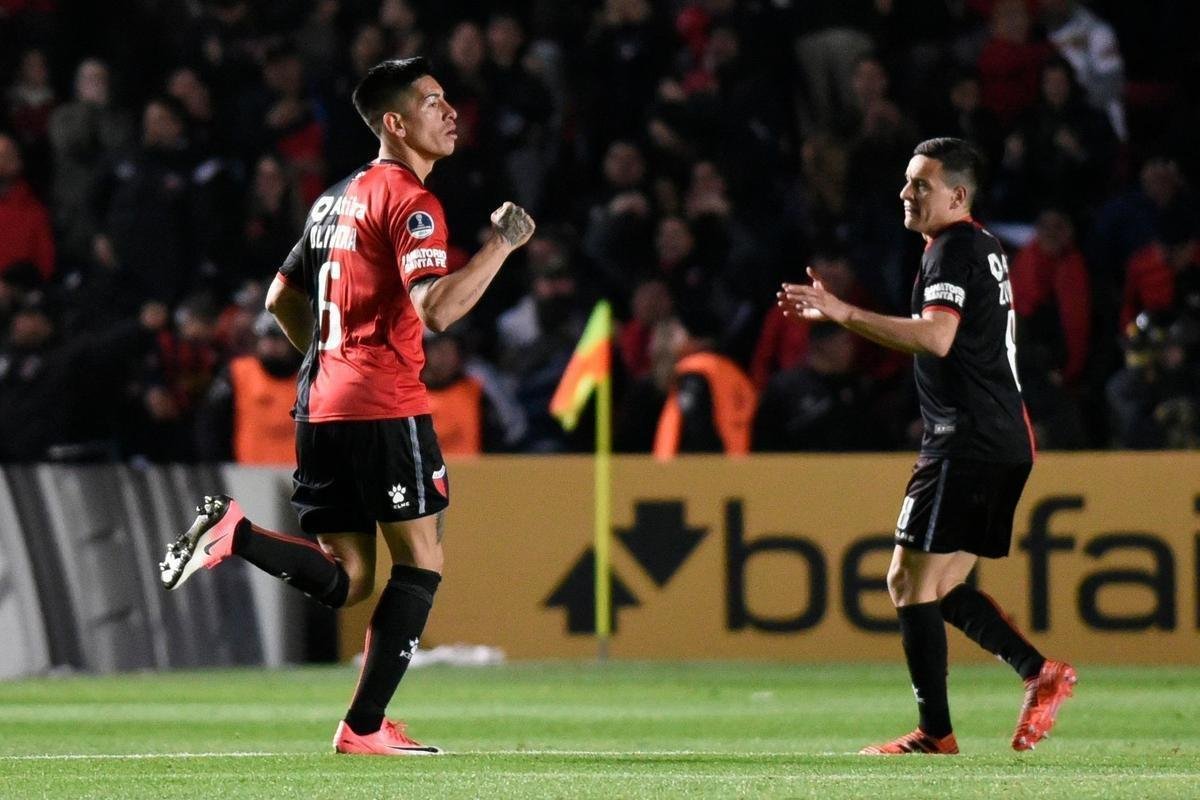 No segundo tempo, Coln virou com gols de Wilson Morelo e Luiz Pulga Rodrguez