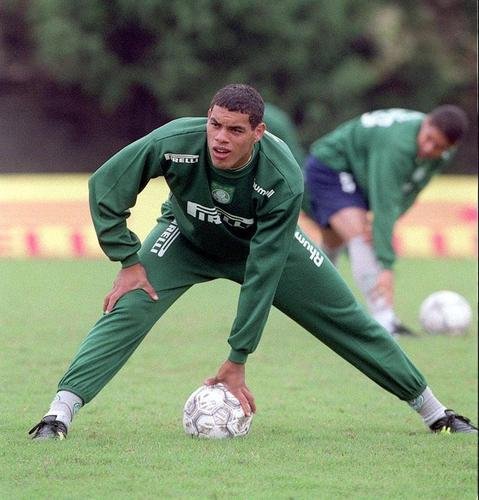 Lopes - Jogou no Palmeiras entre 2000 e 2002. Foi contratado pelo Atlético em 2009.