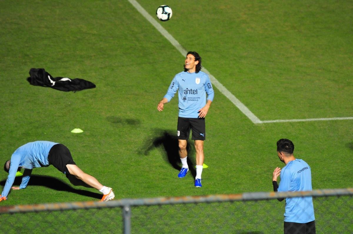 Imagens do primeiro treino da Seleo Uruguaia no Sesc Venda Nova, em Belo Horizonte