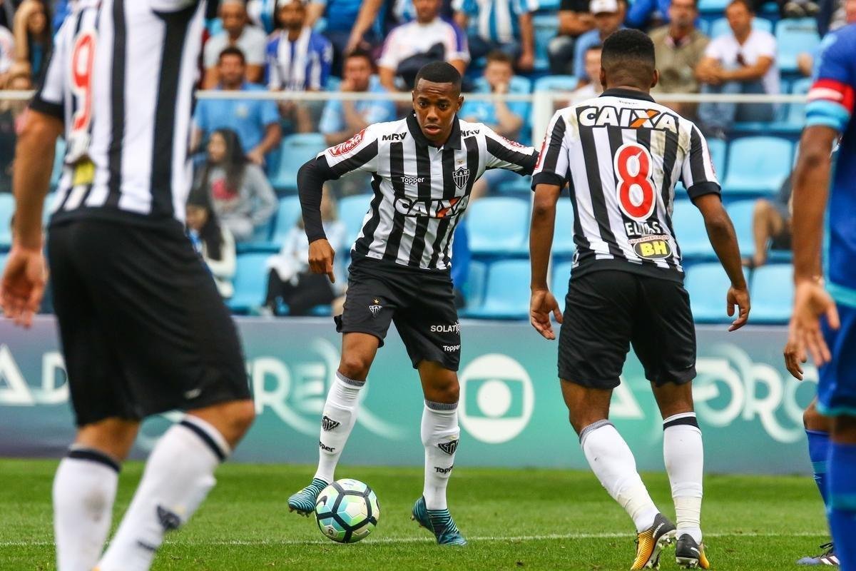 Imagens do empate entre Ava e Atltico, na Ressacada