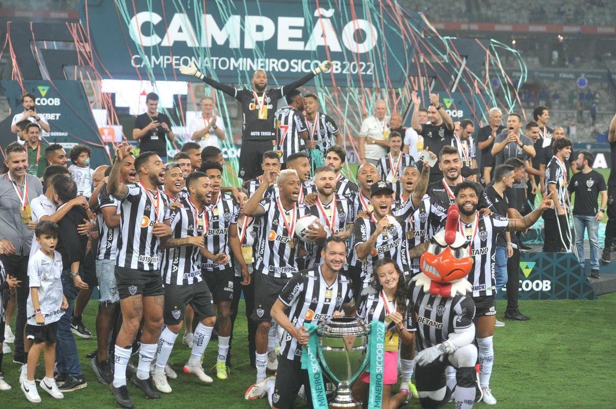 Festa do Atltico no Mineiro pela conquista do tricampeonato mineiro. Galo derrotou o Cruzeiro por 3 a 1 na final nica do estadual. Gols foram de Hulk (2) e Nacho