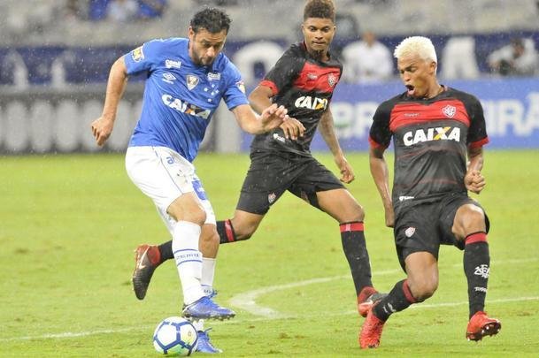 No segundo tempo, Fred marcou duas vezes e ampliou vantagem do Cruzeiro para 3 a 0