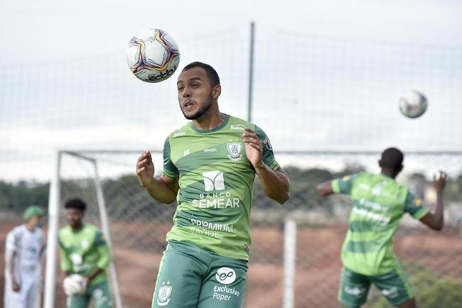 O Cruzeiro encaminhou nesta sexta-feira a contratao do atacante Felipe Augusto, ex-Amrica. Segundo apurou o Superesportes, as partes j alinharam o contrato at dezembro de 2021, e o negcio ser oficializado nos prximos dias. A incorporao do jogador de 28 anos ao elenco celeste foi um pedido do tcnico Felipe Conceio, conforme informado pelo jornal O Dia, do Rio de Janeiro, no perodo da tarde.