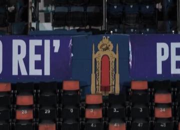 Time mexicano fez homenagem ao craque brasileiro antes da estreia na Liga MX contra o Puebla; jogadores apareceram com o número 10 na frente da camisa