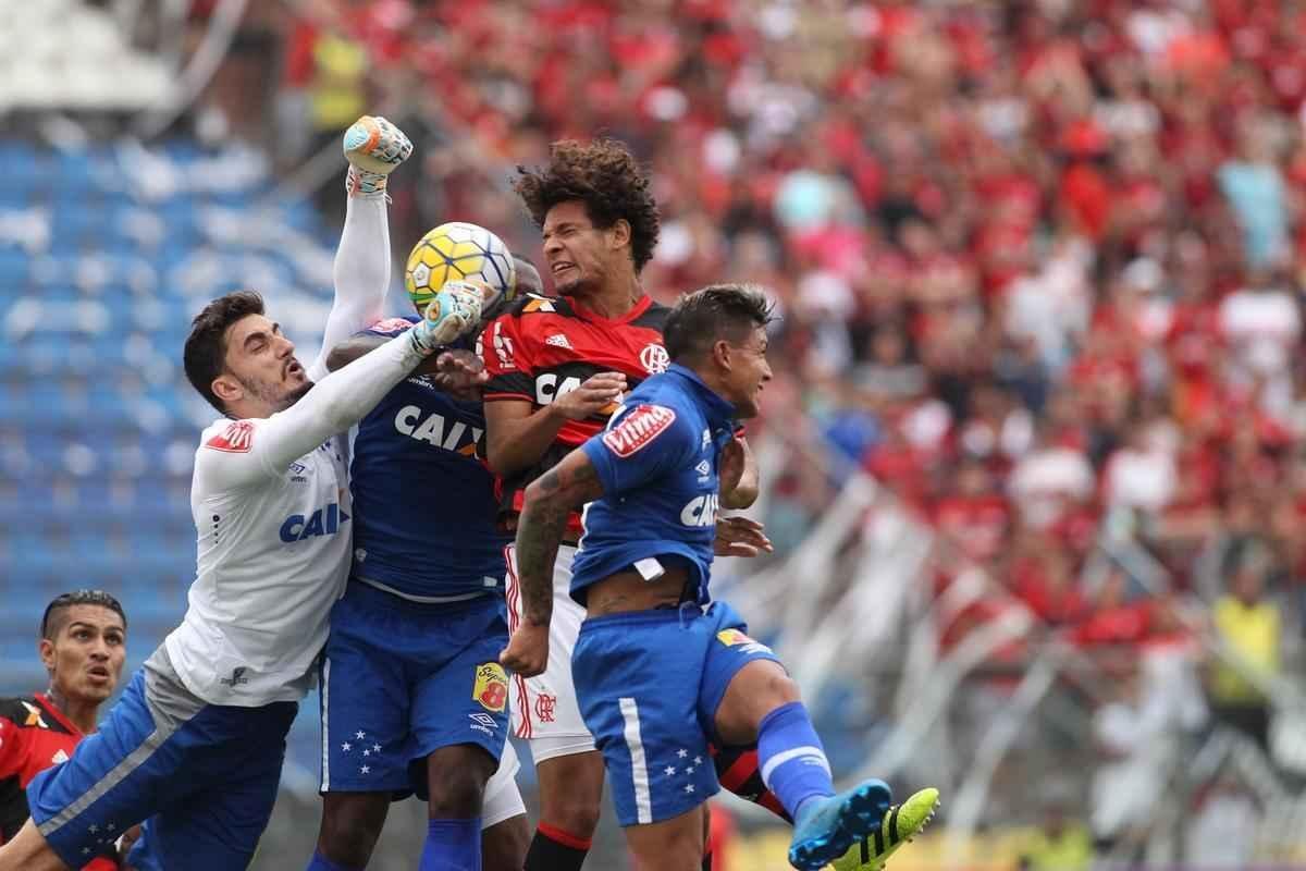 Flamengo e Cruzeiro jogaram em Cariacica-ES pela 27 rodada do Campeonato Brasileiro