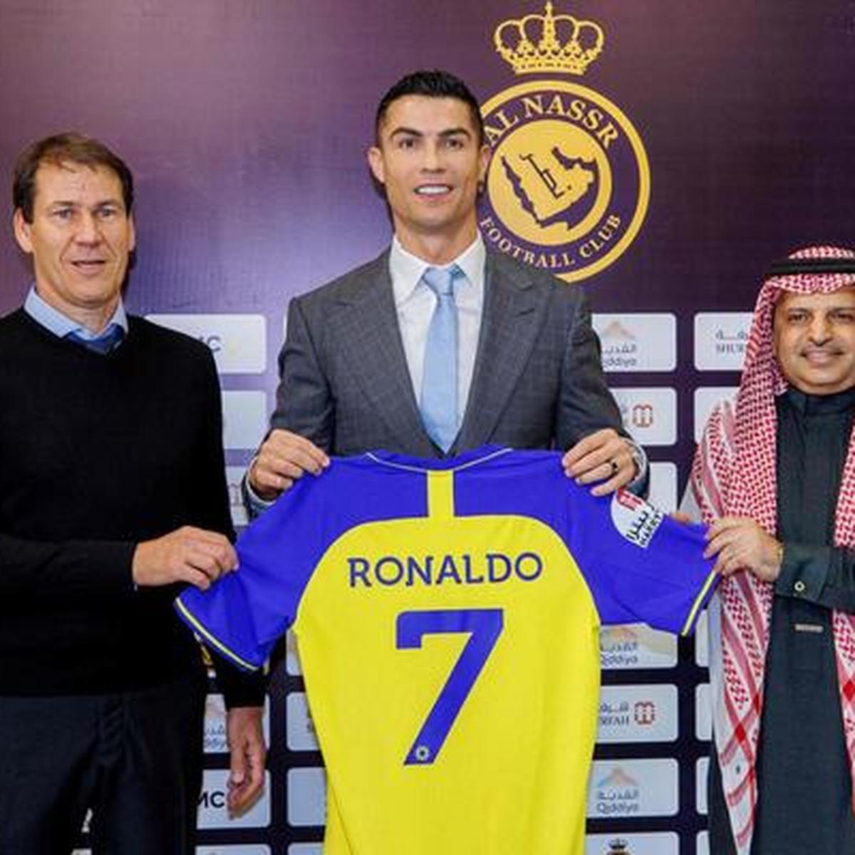 Cristiano Ronaldo marca 3 vezes na Arábia Saudita e chega a 8