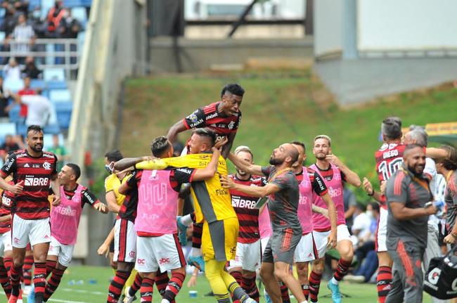Fotos do empate por 2 a 2 entre Atltico e Flamengo na final da Supercopa do Brasil, na Arena Pantanal, em Cuiab