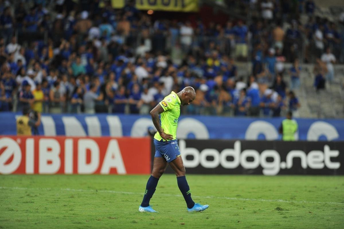 Cruzeiro estreou terceiro uniforme, o ltimo produzido pela Umbro