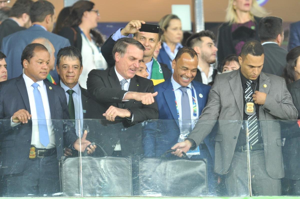 Governador de Minas, Romeu Zema, esteve no camarote do presidente Jair Bolsonaro no Mineiro durante jogo entre Brasil e Argentina pela semifinal da Copa Amrica