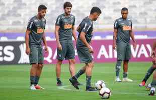 Levir Culpi comanda treino no Mineiro antes da estreia no Grupo E da Libertadores