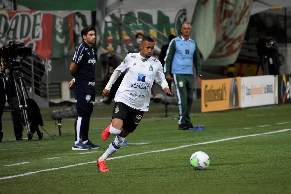Palmeiras e Amrica se enfrentaram nesta quarta-feira (23), em partida de ida das semifinais da Copa do Brasil. O confronto foi realizado no Allianz Parque, em So Paulo. Na prxima quarta-feira (30), as equipes se reencontram no Independncia, em Belo Horizonte, s 21h30.
