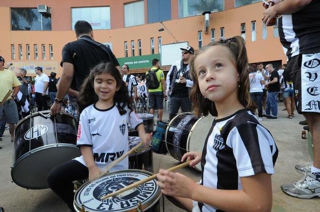 Atleticanos, devotos de 'São Victor', celebram dia da defesa que marcou campanha da Libertadores 2013