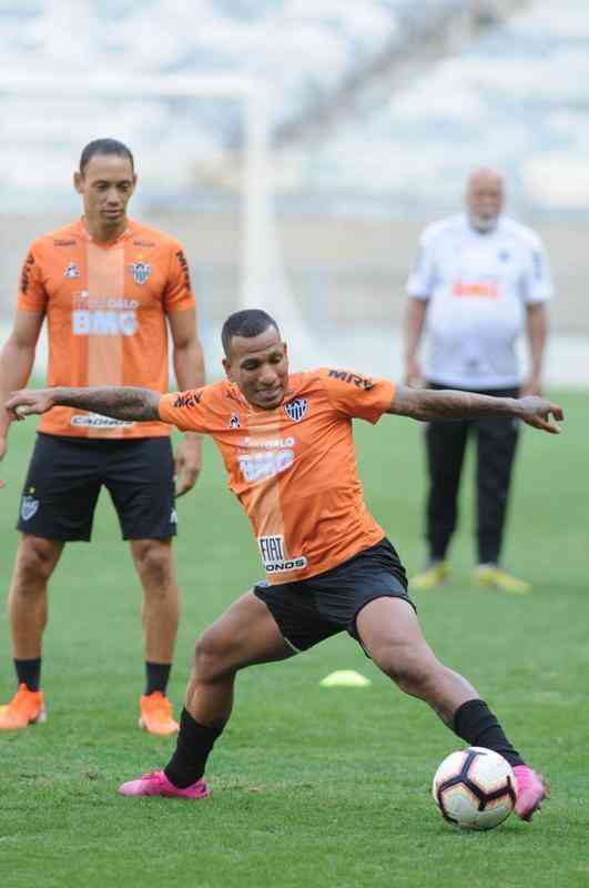 Brasileiros e argentinos se enfrentam nesta quinta-feira, s 21h30, no Mineiro