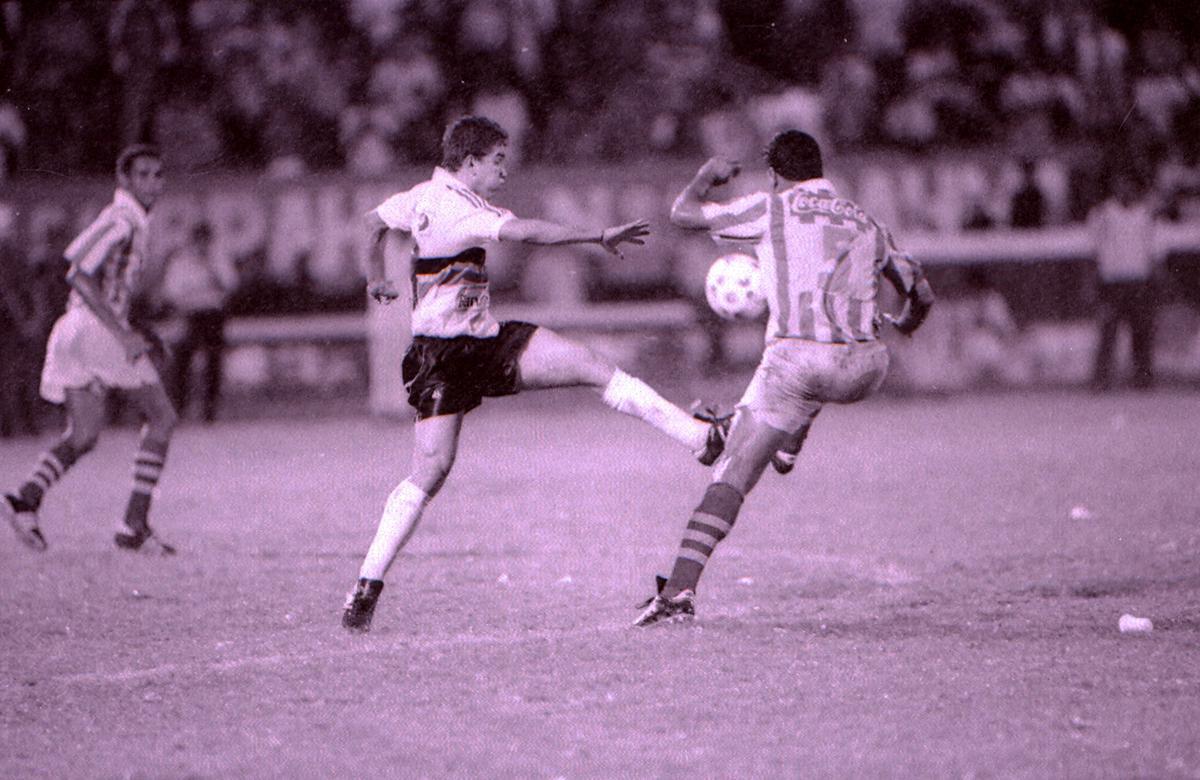 1993 - Santa Cruz 2 x 1 Náutico / Campeonato Pernambucano - Em uma das conquistas mais marcantes da história do clube, o Santa Cruz virou o jogo perto do fim com gol de Célio e levou a decisão para a prorrogação. Com nova vantagem, outro empate sem gols garantiria o título para os tricolores.