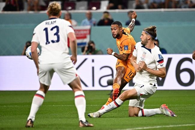 Lances do jogo entre Holanda e Estados Unidos pelas oitavas de final da Copa do Mundo.