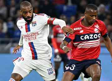 Em duelo entre equipes que brigam por vaga na próxima Liga dos Campeões, Lyon ganha com gol de Lacazette e sobe para oitava posição