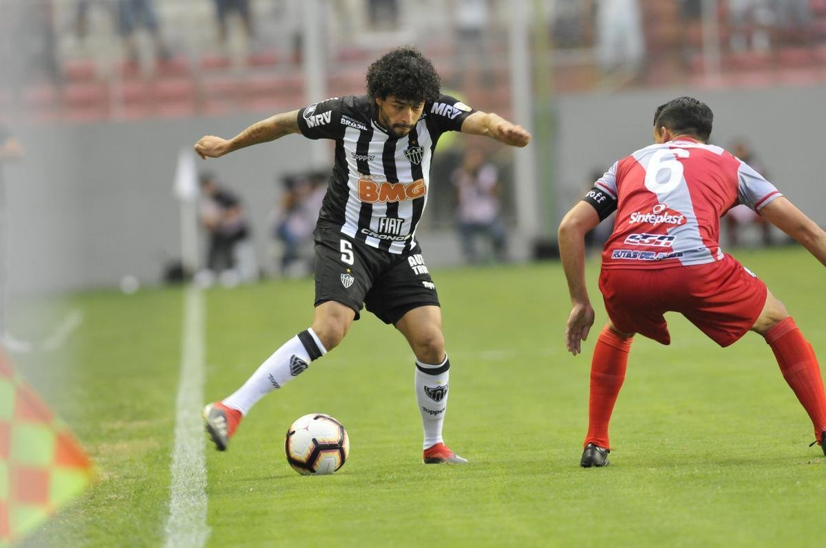 No primeiro tempo, Atltico abriu 3 a 1 no placar, com gols de Luan e Ricardo Oliveira (2)