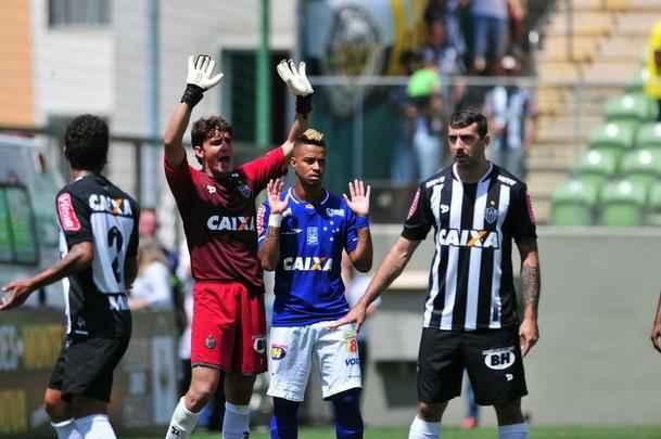 Imagens de lances do clssico mineiro realizado neste domingo, no Horto